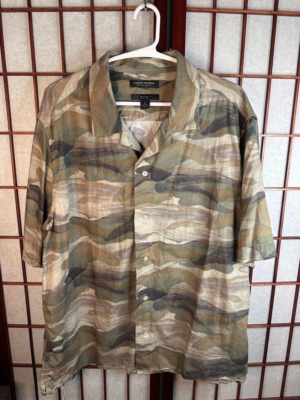 Banana Republic organic cotton resort shirt green camouflage print Size Large